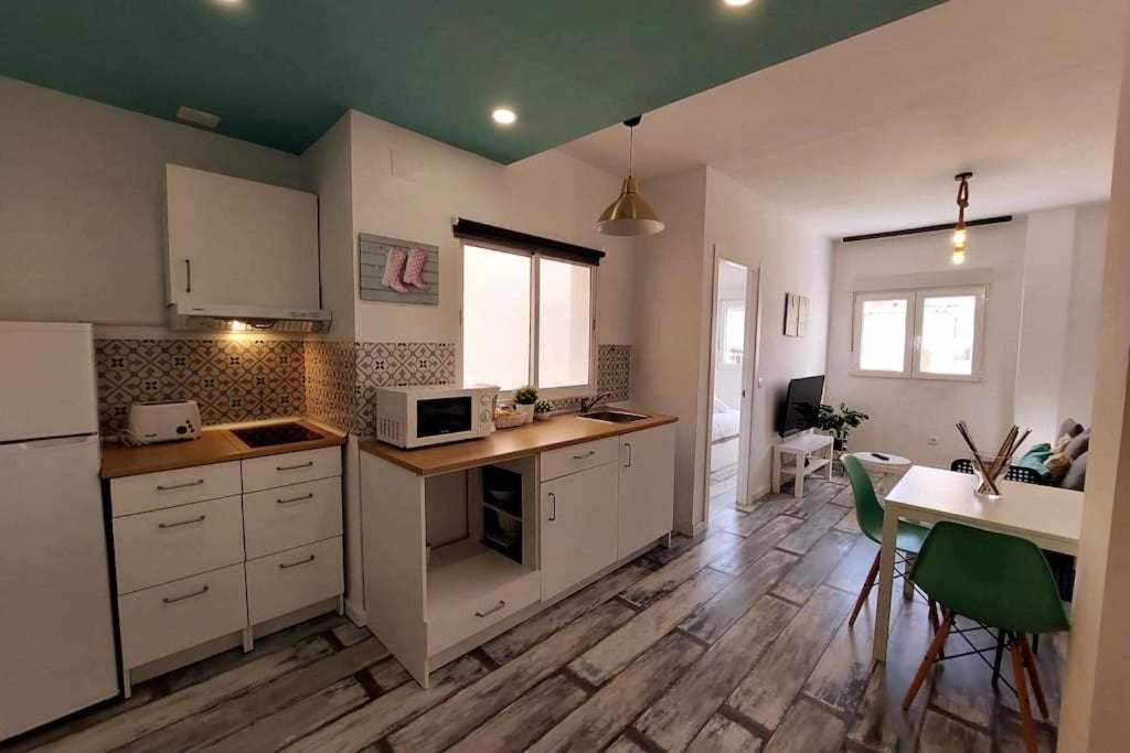 Bonito Apartamento En 2º Linea De Playa & Parking * Málaga