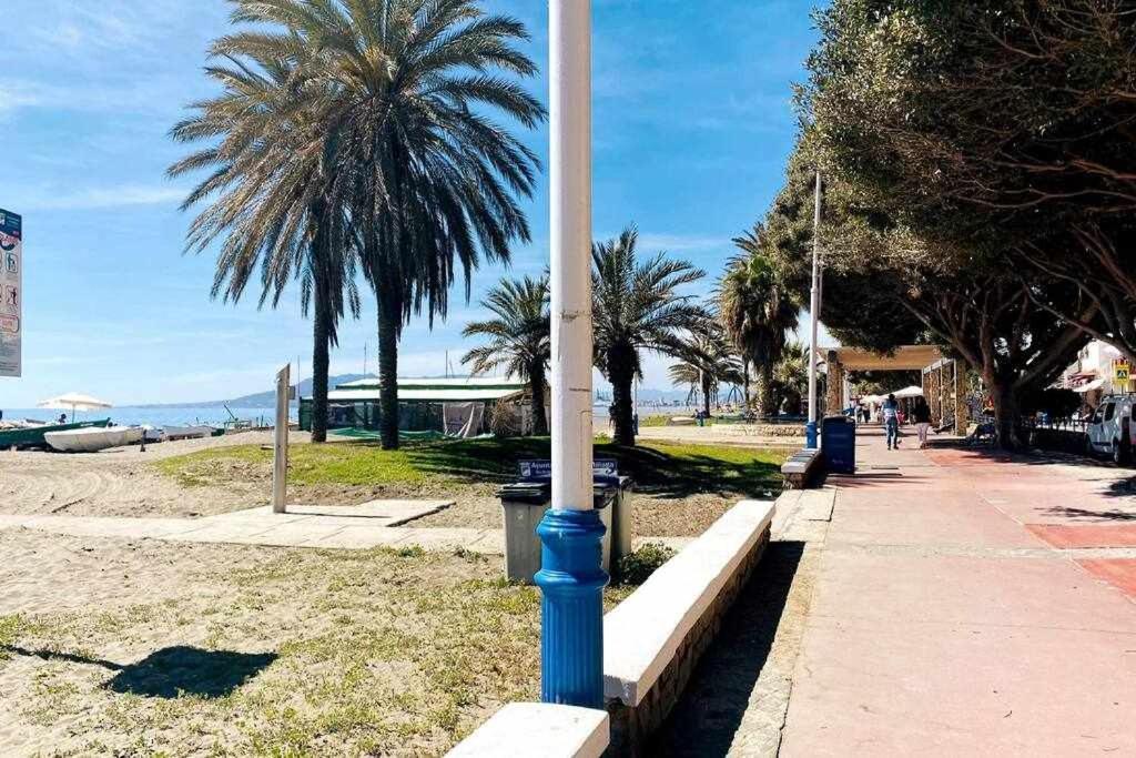 Bonito Apartamento En 2º Linea De Playa & Parking * Málaga