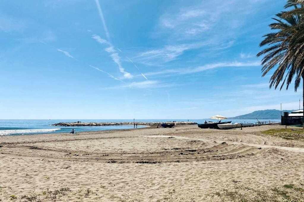 Bonito Apartamento En 2º Linea De Playa & Parking * Málaga